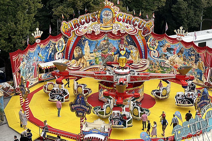 Circus Circus ist eine der Oktoberfest-Neuheiten 2022, steht zuvor bereits auf dem Rosenheimer Herbstfest 2022 (©Foto: Martin Schmitz
